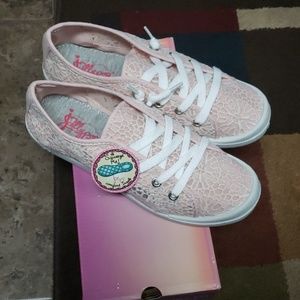 BNWT SNEAKERS